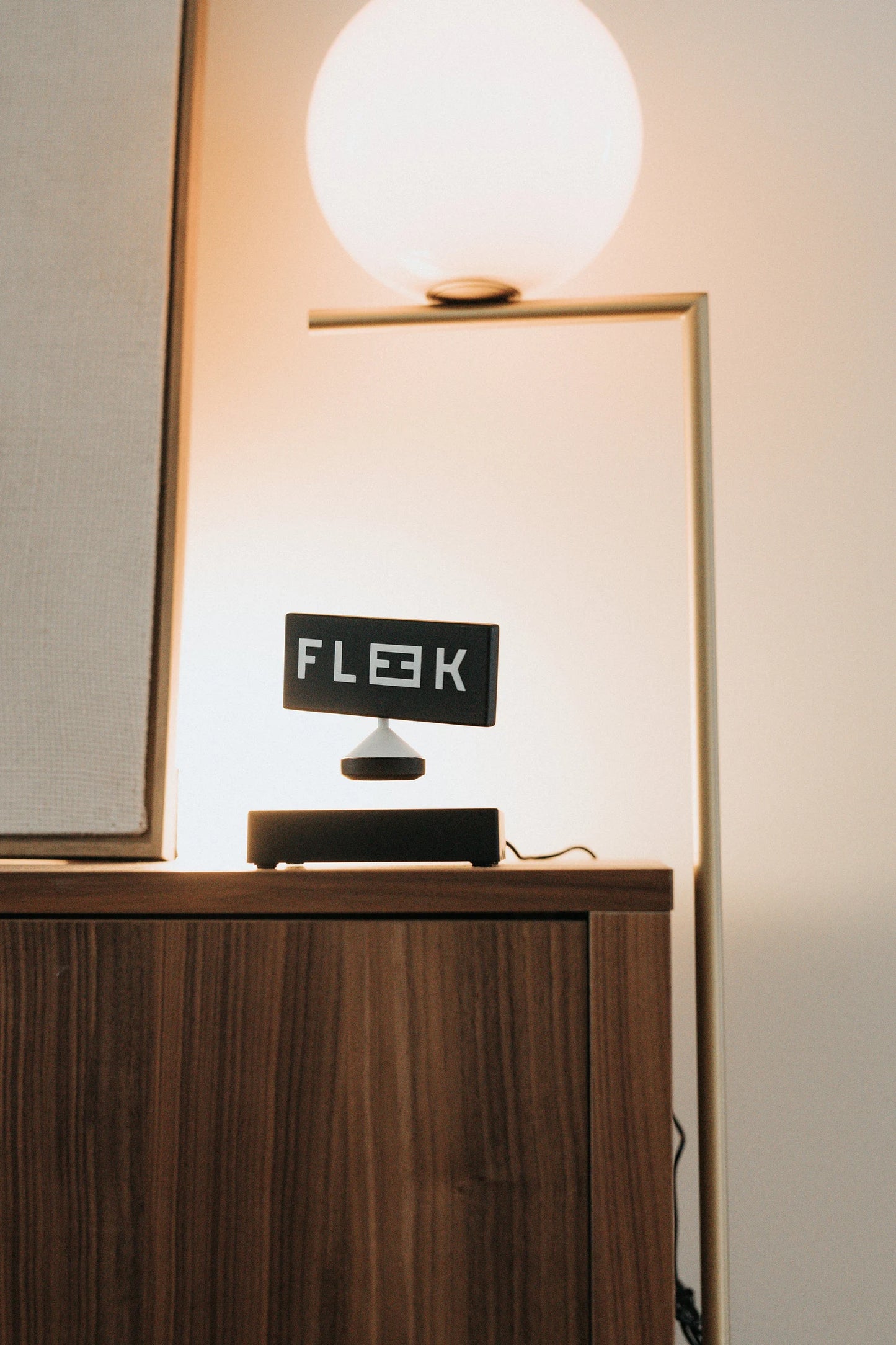 Customized Logotype - Including wired magnetic levitating device