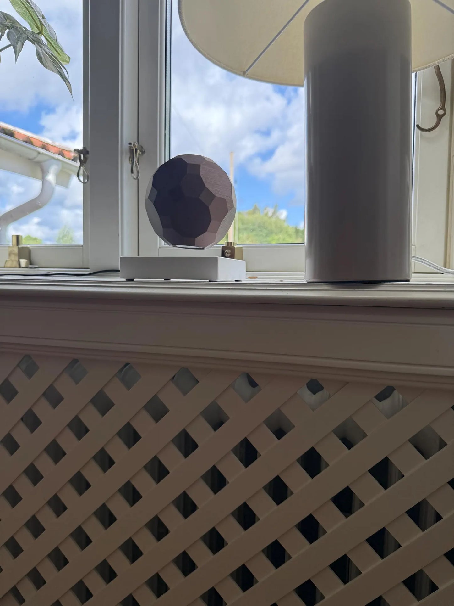 Orb - Including wired magnetic levitating device