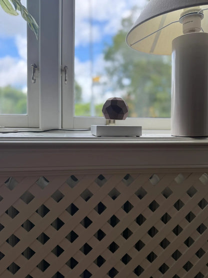 Geode - Including wired magnetic levitating device