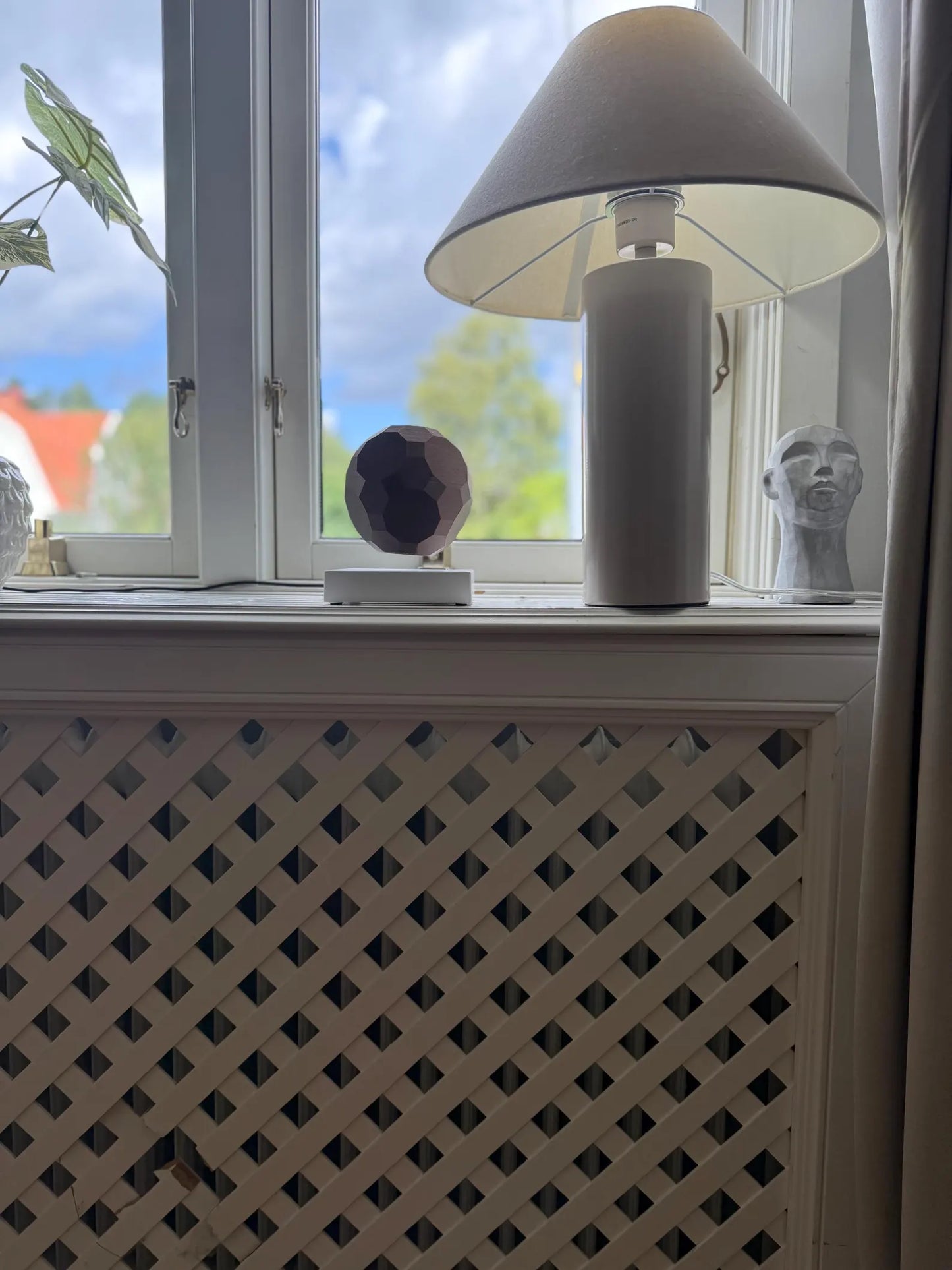 Orb - Including wired magnetic levitating device